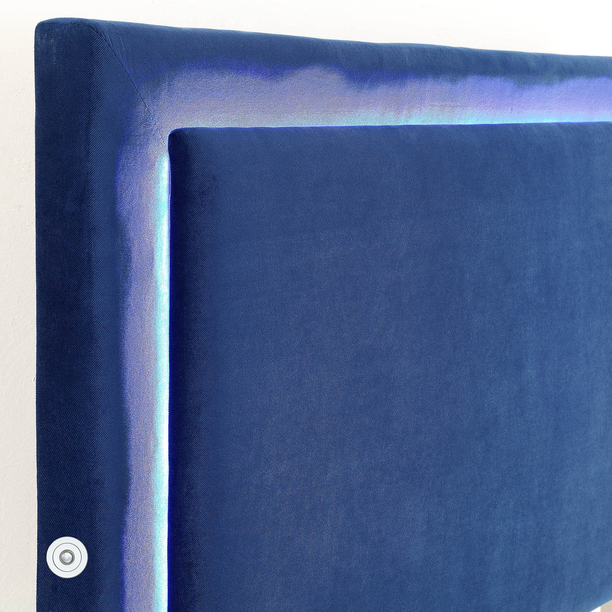 Lit plateforme très grand format Lumina 78 po avec éclairage bleu