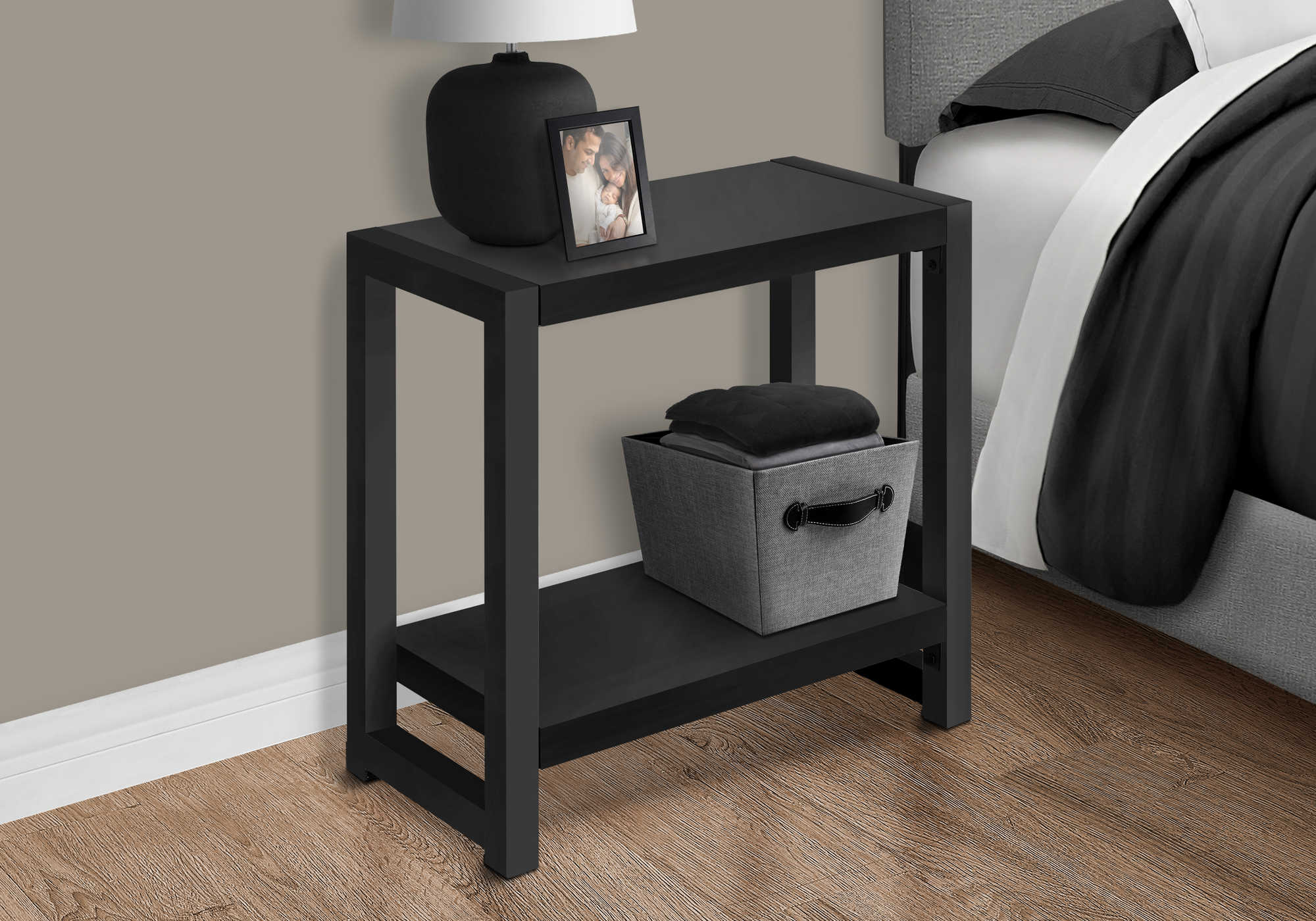 ACCENT TABLE - 22"H / BLACK / BLACK METAL