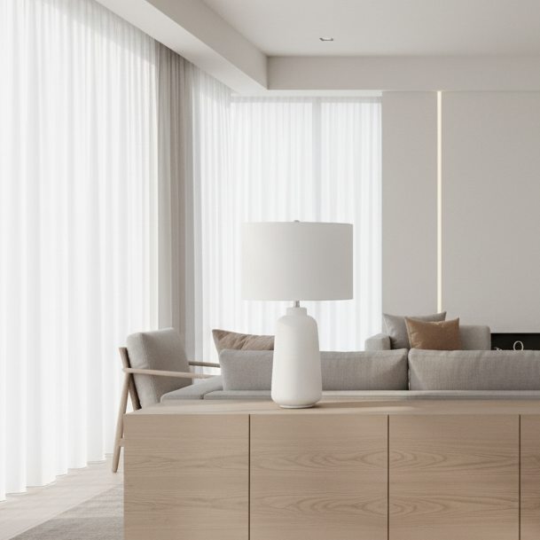 ÉCLAIRAGE - LAMPE DE TABLE 26"H EN CÉRAMIQUE CRÈME IVOIRE / ABAT-JOUR CRÈME MODERNE