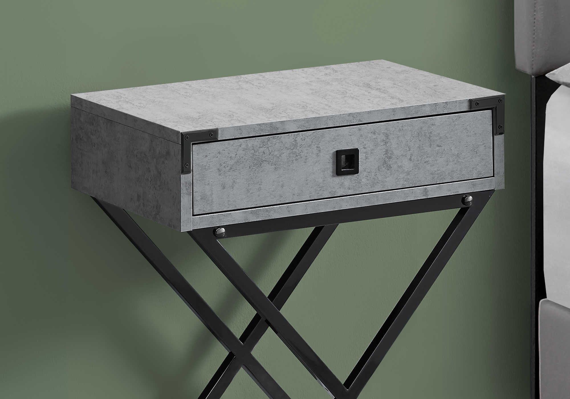 TABLE D'APPOINT - 24"H / CIMENT GRIS / MÉTAL NICKEL NOIR