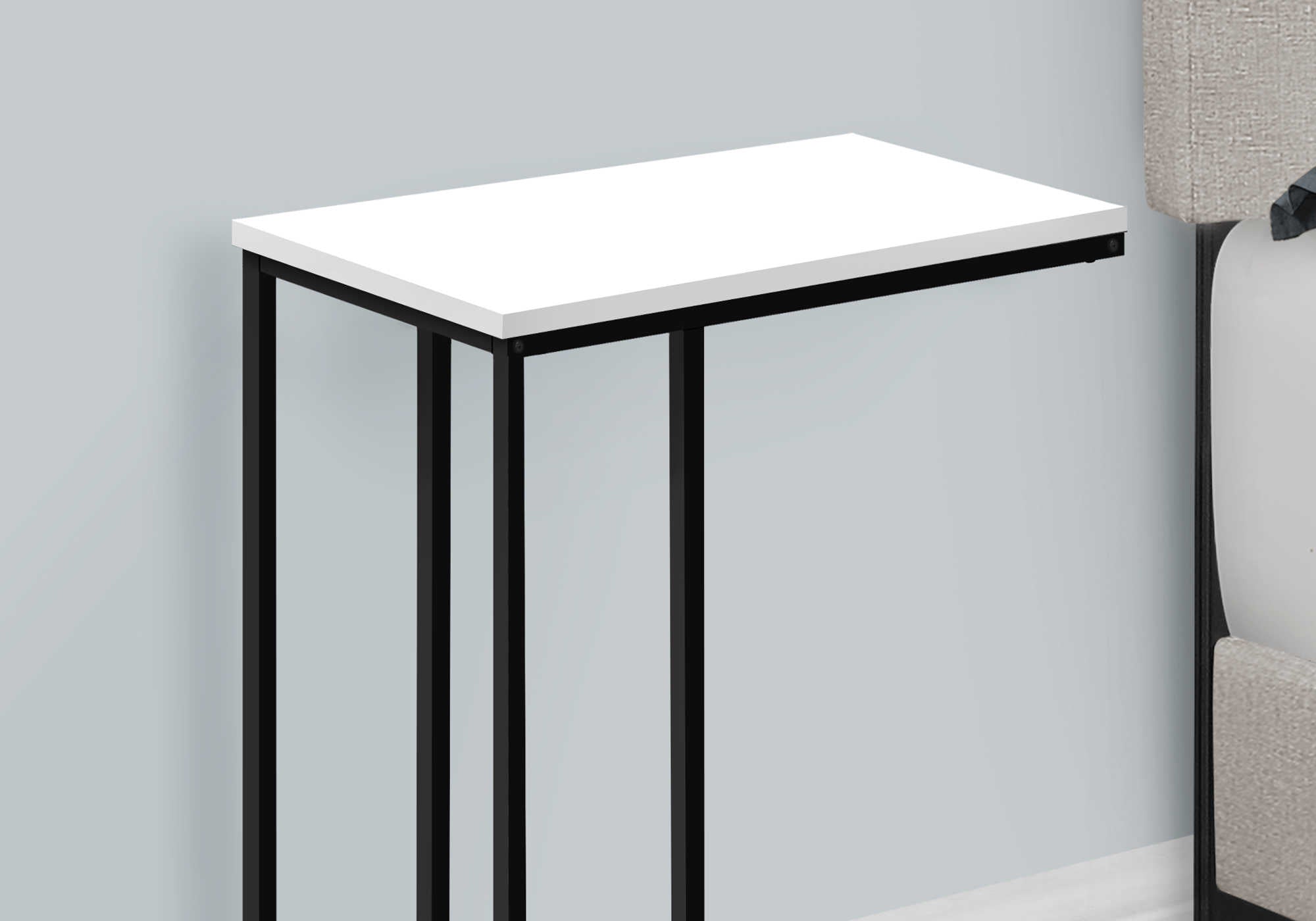 ACCENT TABLE - 25"H / WHITE / BLACK METAL