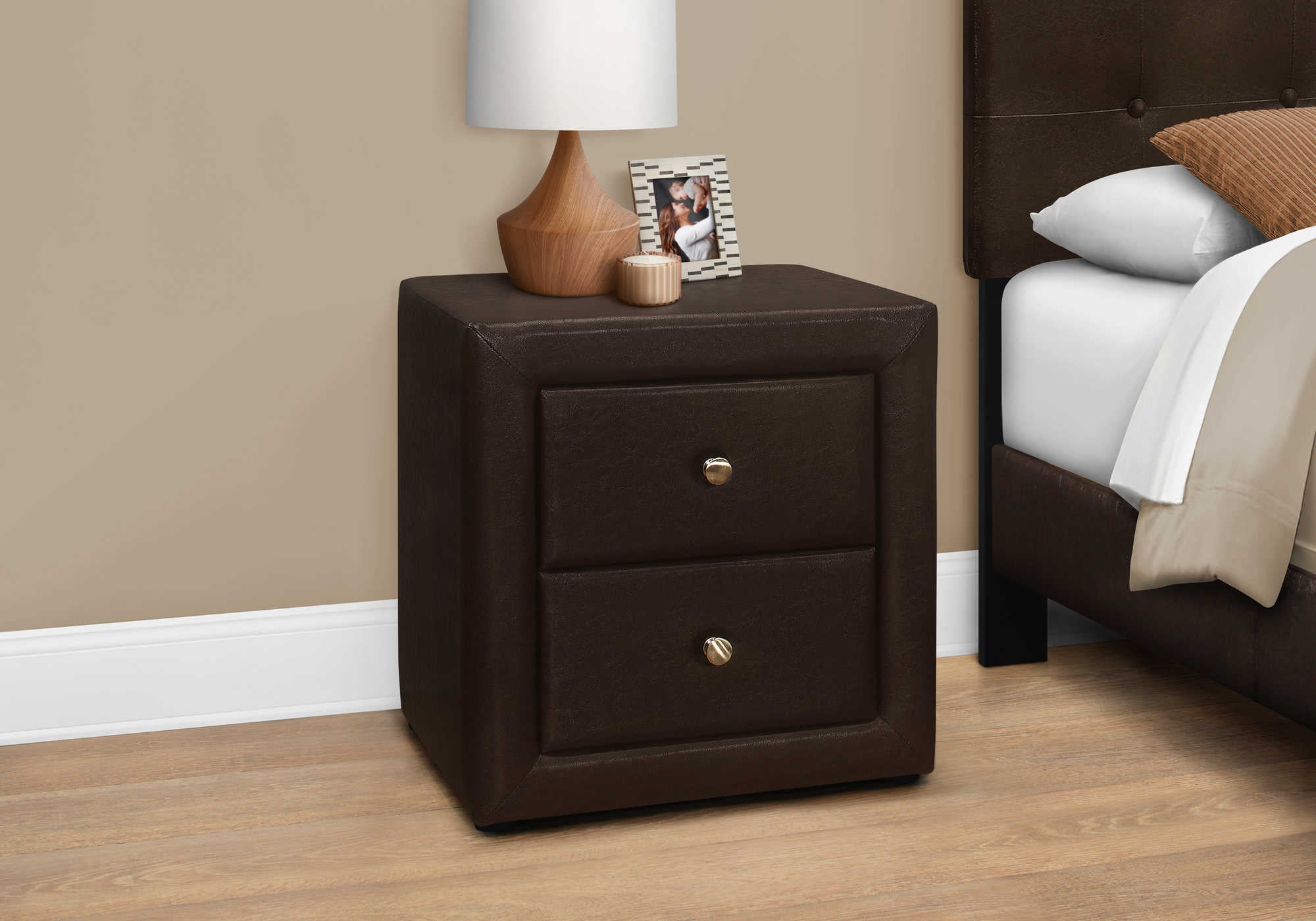 TABLE DE NUIT - 21"H / SIMILI CUIR MARRON
