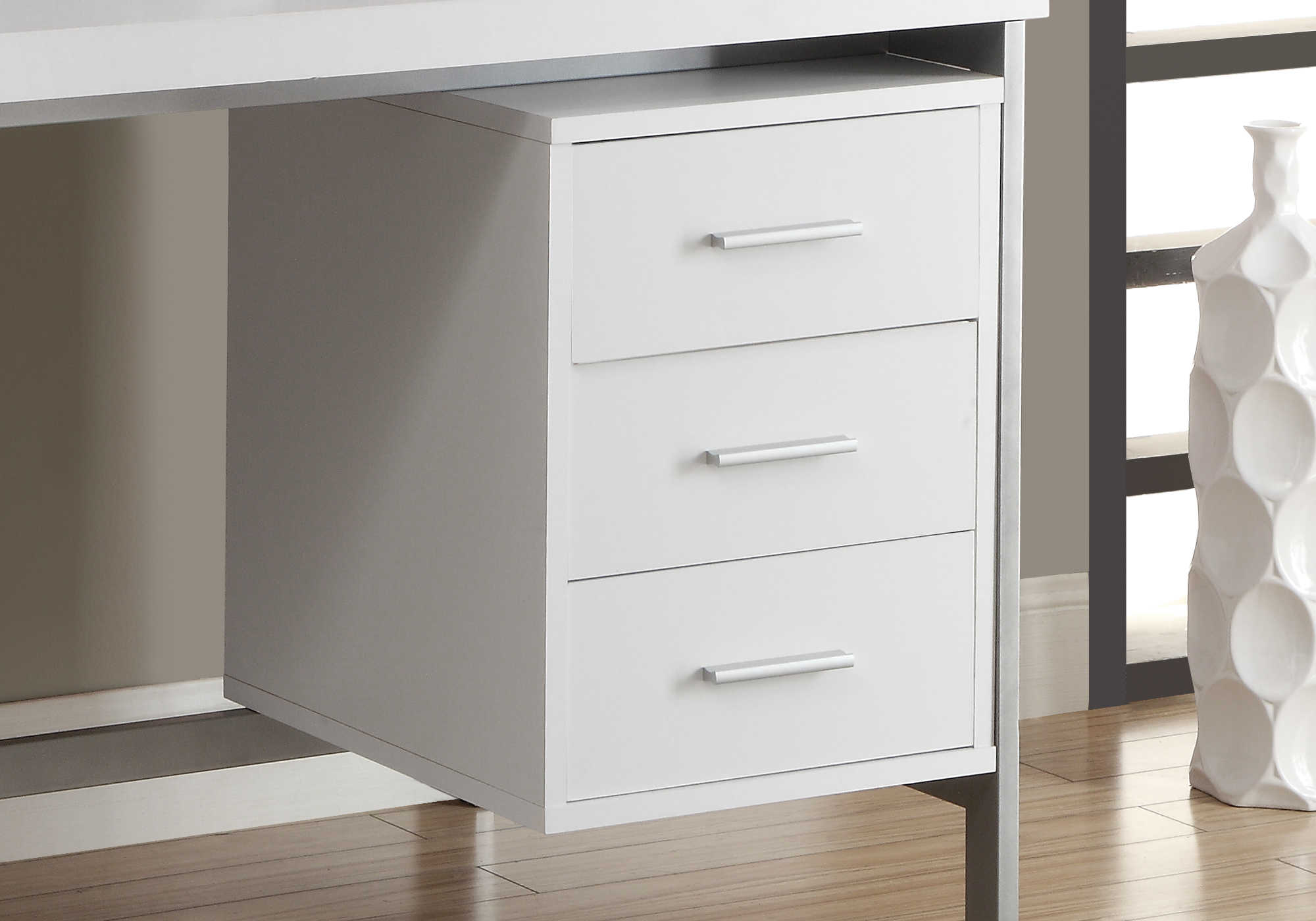 BUREAU D'ORDINATEUR - 60"L / BLANC / MÉTAL ARGENTÉ