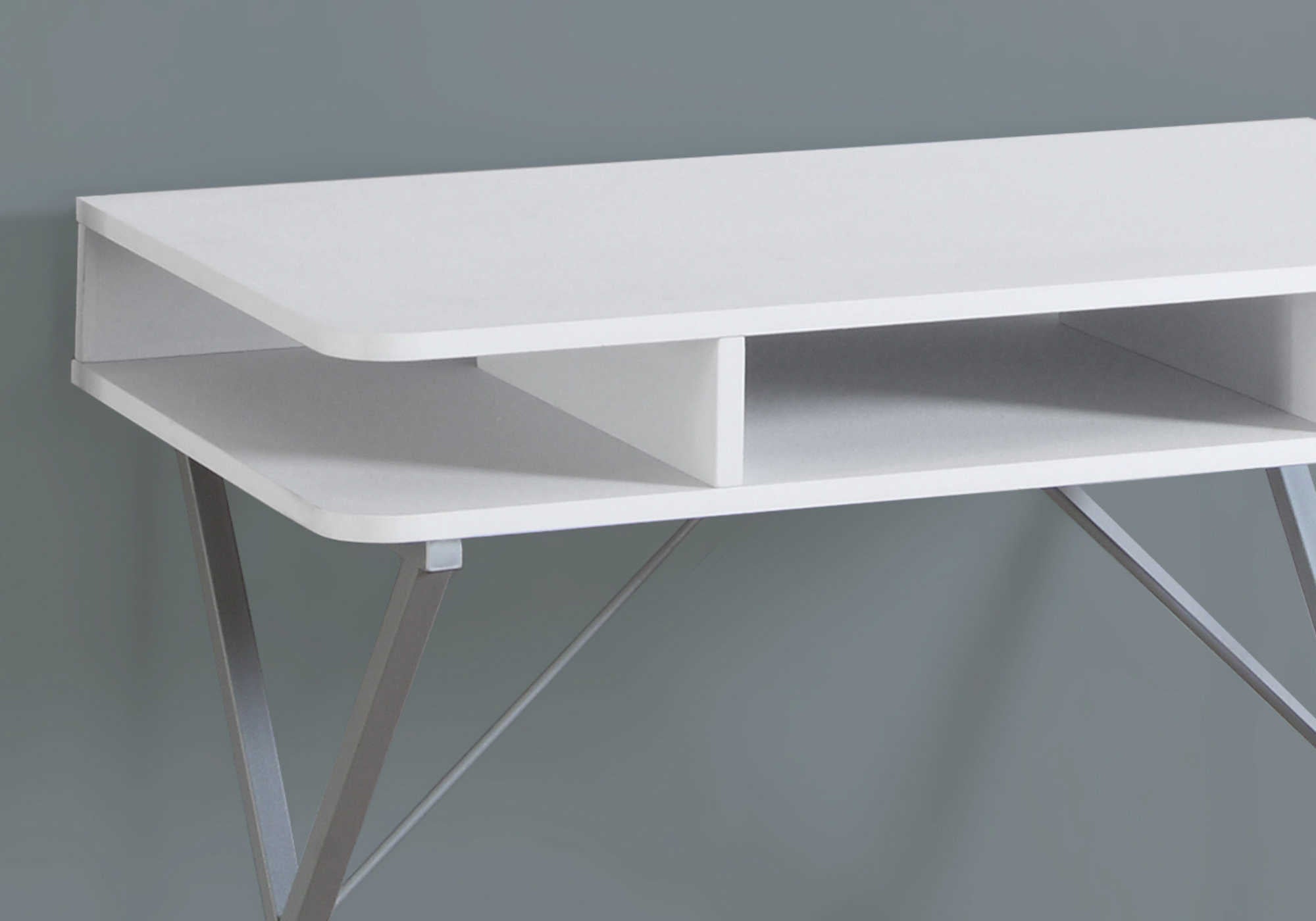 BUREAU D'ORDINATEUR - 31"L / DESSUS BLANC / MÉTAL ARGENTÉ