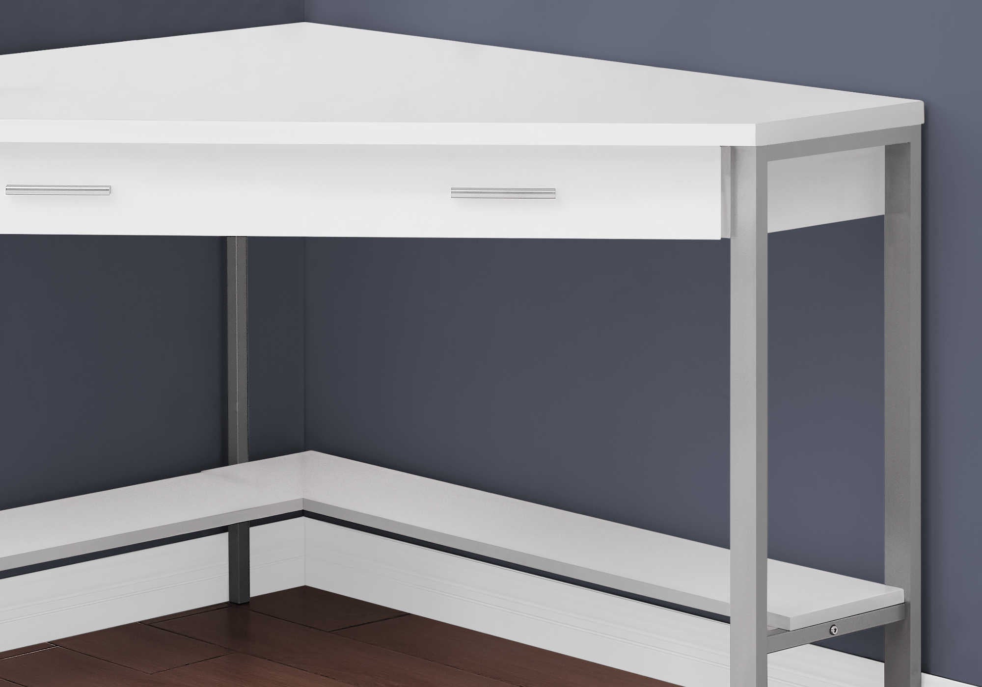BUREAU D'ORDINATEUR - 42"L / COIN BLANC / MÉTAL ARGENTÉ