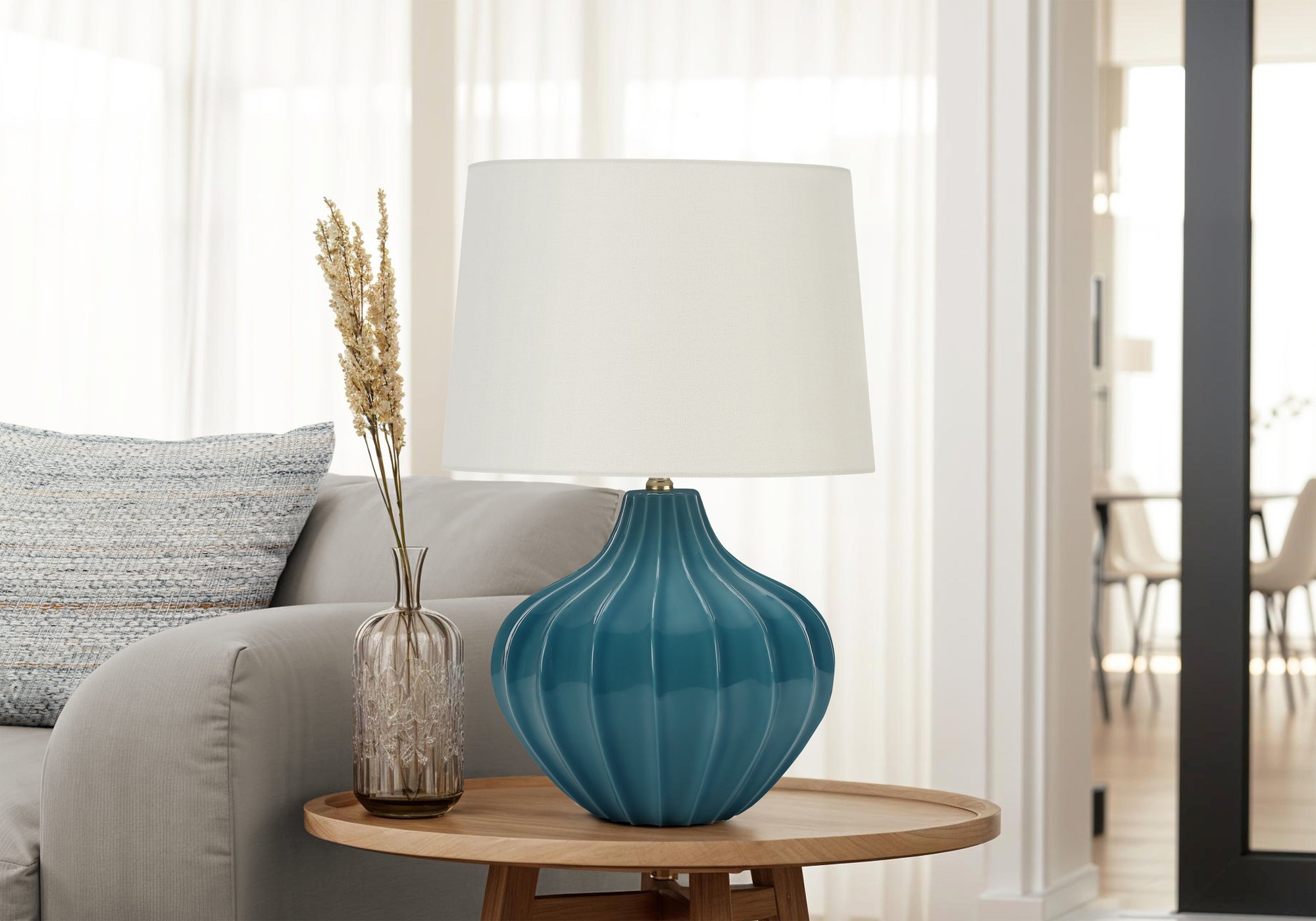 LIGHTING - 24"H TABLE LAMP BLUE CERAMIC IVORY / CREAM SHADE