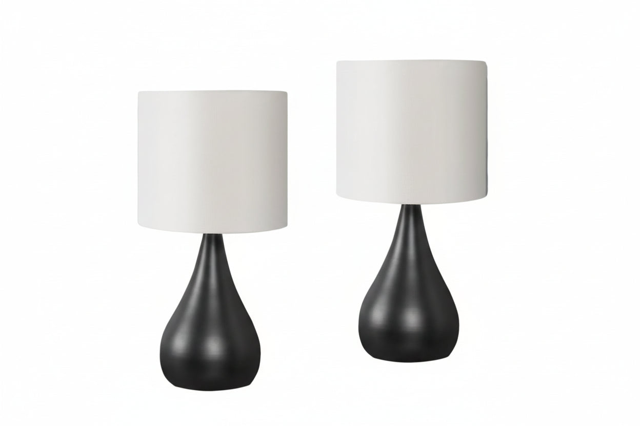 ÉCLAIRAGE - LOT DE 2 LAMPES DE TABLE 18"H MÉTAL NOIR IVOIRE / ABAT-JOUR CRÈME