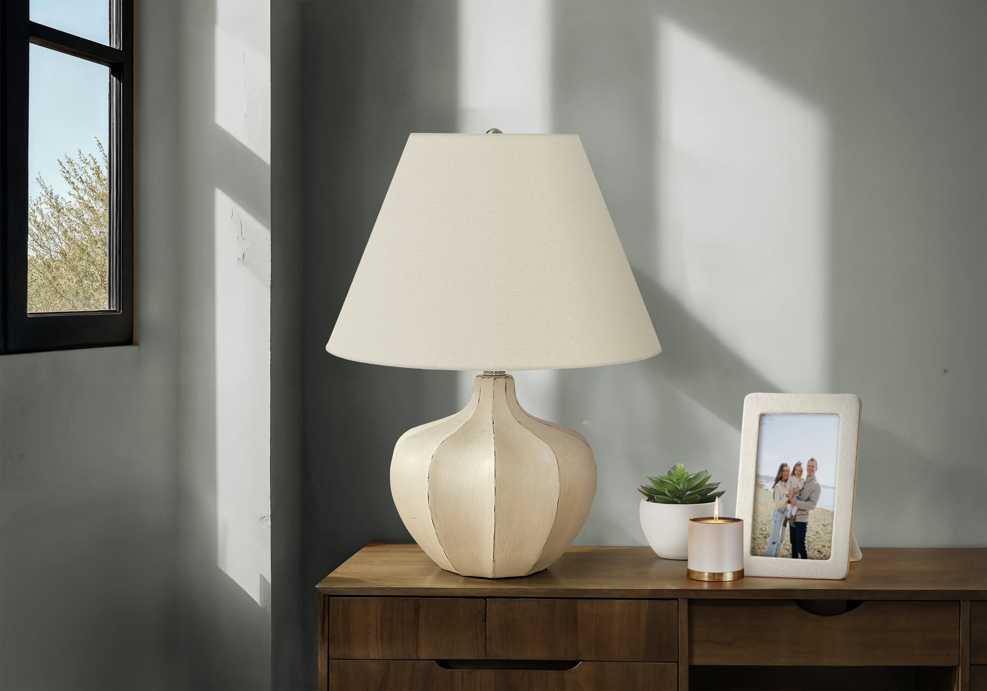 LIGHTING - 21"H TABLE LAMP CREAM RESIN IVORY / CREAM SHADE