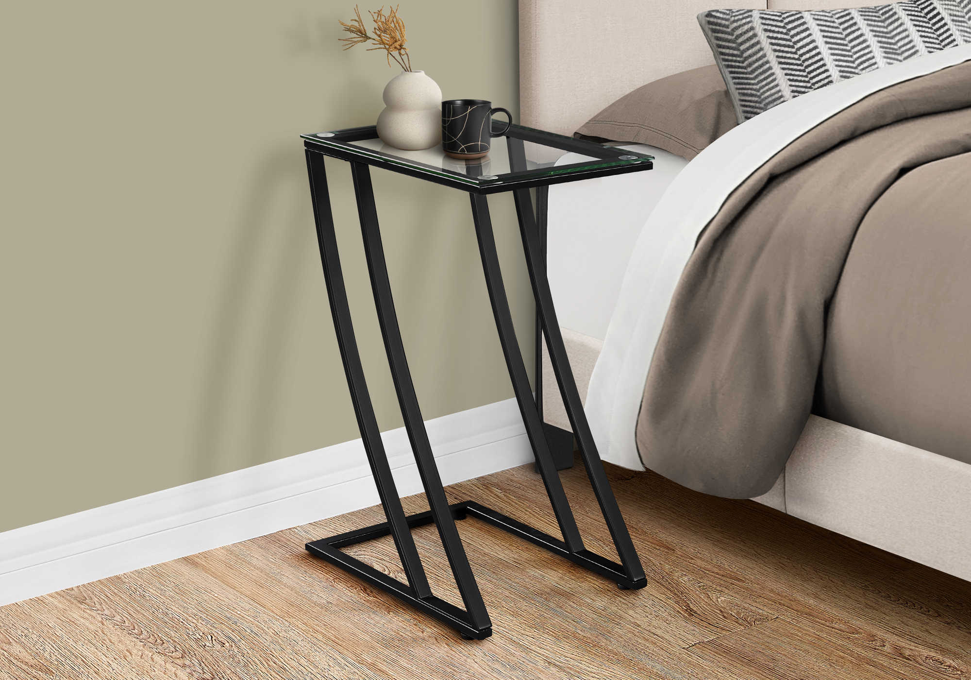 ACCENT TABLE - BLACK METAL WITH TEMPERED GLASS